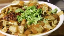 来天津旅游必吃早点锅巴菜，大福来的最有名，但6元一碗太贵啦