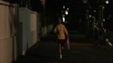 女生下了公交朝着男朋友一路狂奔   这就是我心中爱情的样子