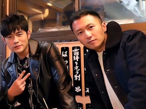 锋味之周杰伦谢霆锋街头上演《逆战2》 逛吃东京上演水果音乐会