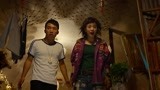 绝世高手：2人住在管道，半夜被吊车摇晃，女汉子享受弱男子吓坏