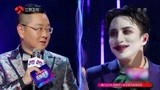 《无限歌谣季》薛之谦在台上扮小丑口嗨，主持人在旁边看得嫌弃！