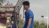 小伙第二关差点落水 网友：这也太刺激了吧
