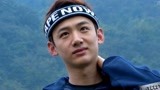 跟着贝尔去冒险：队员走山路迟到，让贝爷异常生气，表情好严肃！