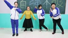 王小九教师生跳樱花舞