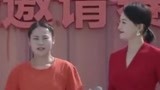 美女拼尽全力在赛道奔跑 险些落水！