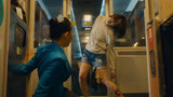 女孩携带病毒上了火车，不久后整列车都被感染，电影《釜山行》