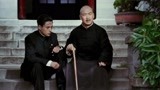 建国大业：淮海战役失败后，蒋介石满脸愁容，坐在石阶之上！