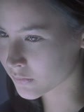 绝色神偷女孩为了队友的安全即使被男子欺负也一言不发