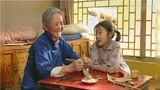 暖春：奶奶眼睛看不见，还用心给小花做风车，手艺真好