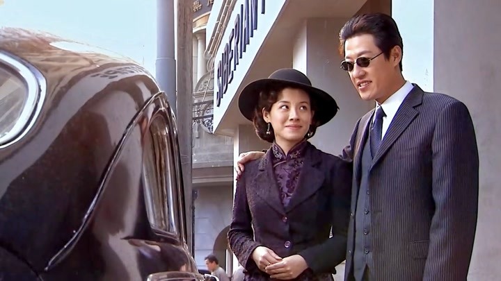 五号特工组:于震刚想调戏少妇,就被女友看见,满脸尴尬