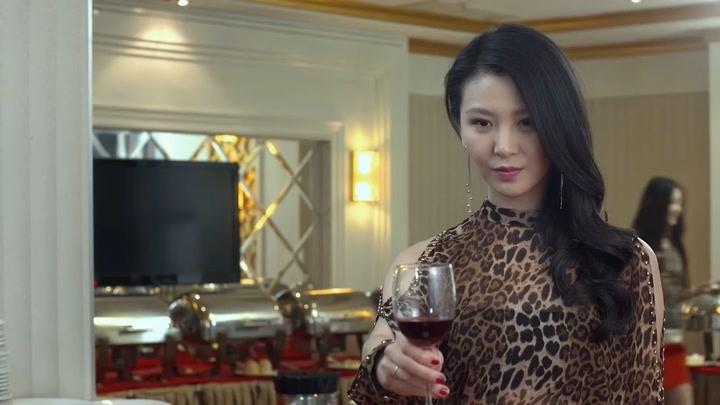 杨雪漫想追求金少上位，结果无情被拒，杨雪漫难堪