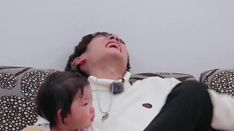 《我的小尾巴》王睿涵&王语涵:妈妈回来王睿涵比心儿!