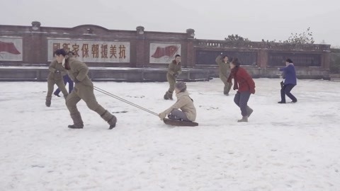 《逐梦蓝天》花絮：打雪仗戏份背后欢乐多多