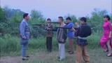 独立连30：土匪迎娶压寨夫人，队长看一眼，竟是失散多年的女友