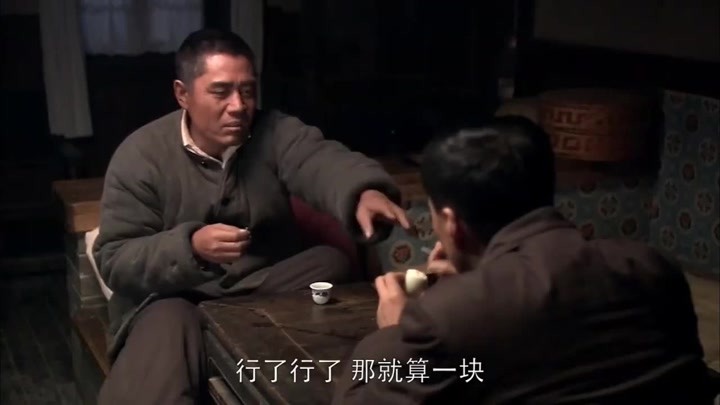 钢铁：两人吃一个咸鸭蛋当下酒菜，陈宝国跟冯远征越喝越起劲
