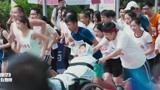 小小的愿望，老爸带彭昱畅坐轮椅，参加马拉松