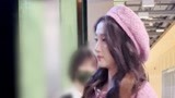 关晓彤《令人心动的offer4》路透 戴粉色贝雷帽甜美气质佳