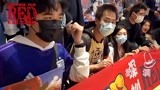 电影航海王红发歌姬  曝光了全国各地观影场的视频，现场盛况空前，观众们化身COSER相聚在影院，共同迎接这场等候已久的狂欢，如节日般的热闹氛围令人深受感染。视频中海米们还为电影送上了希望影片大卖的热烈祝福，目前本片票房已突破1.6亿，新的一年，你打算和谁一起去看这部电影，开启欢乐的新年呢？