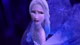 《冰雪奇缘2》：艾莎女王中了陷阱，想逃却来不及，被冻成了冰雕