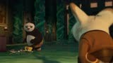 功夫熊猫：功夫熊猫和爸爸在练功堂，两人玩的乐不可支！