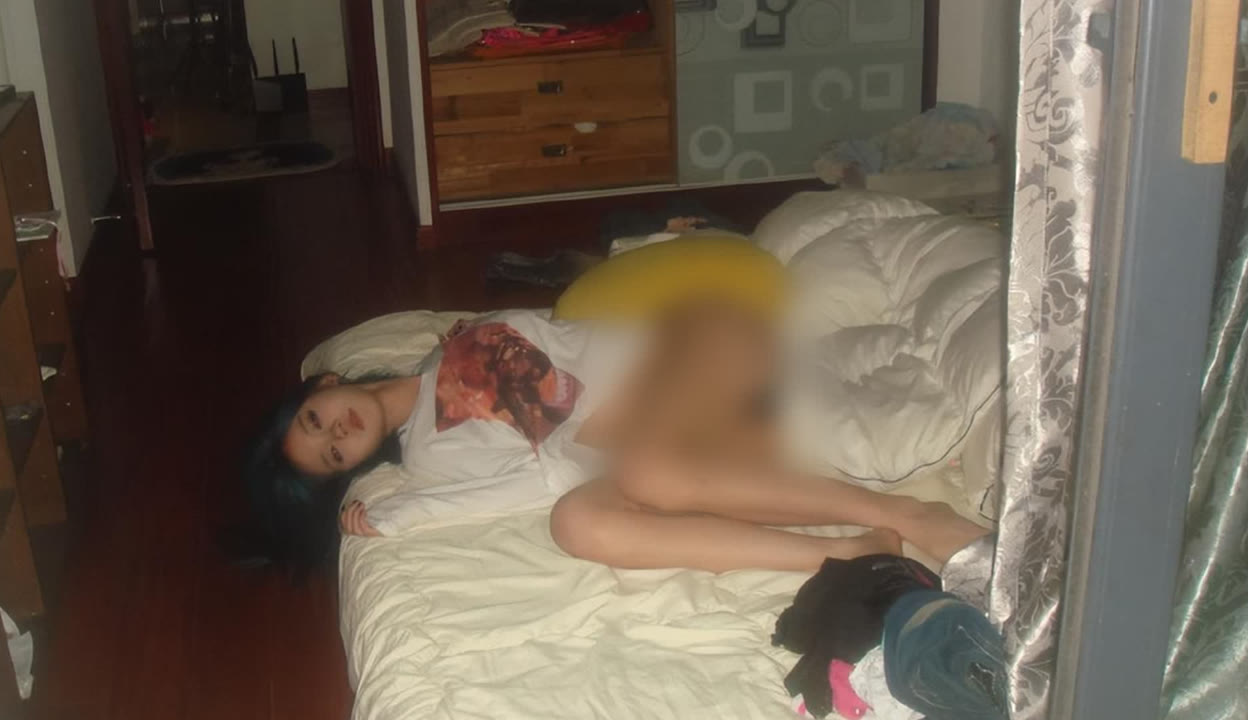用户@92432384193c0】千万粉丝女网红晒黑丝透视装照，被嘲低俗擦边搞软色情，本人回应-41万粉丝302+点赞热议中_资讯视频-免费在线观看-爱奇艺