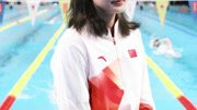 9月27日，浙江杭州，18岁余依婷拿下亚运第三金，赛后向观众比心，回应被称新晋“泳坛女神”：我长得一般。