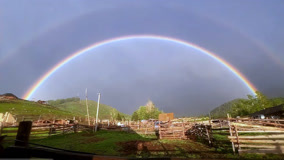 新疆阿勒泰偶遇双彩虹，伴随着落日余晖，浪漫氛围拉满