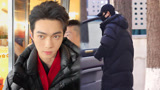 许凯现身春晚第三次联排，穿红色演出服年味十足，帅出另一个图层