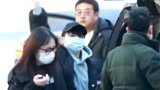 路透：周深现身元宵晚会录制 看见镜头活力十足