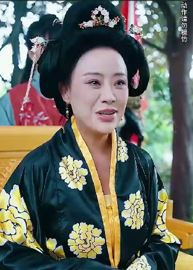 桃花枪下凤无双