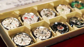 線上看 翻箱底之68888元的上海牌手錶 (2012) 帶字幕 中文配音，國語版