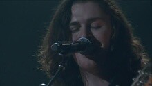 Watch the latest 公告牌 Hozier 《Take Me To Church》 (2015) online with English subtitle for free English Subtitle