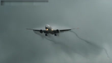 气势很足:阿联酋航空波音-777暴风雨中降落
