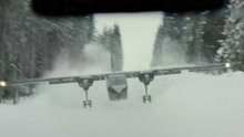 007：幽灵党（片段）邦德开飞机撞车救邦女郎