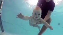 宝宝是潜泳高手，超厉害