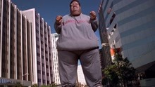 胖子越吃越多最后变成巨人，无意间放个屁，就把整座城市给炸了