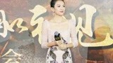 章子怡透视纱裙出席电影《无问西东》发布会 调侃电影名称