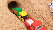工程车玩具：大卡车、大货车急忙逃离隧道，隧道里面有什么呢？