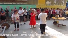 [图]唢呐《转灵》，主家高价请来的女唢呐手，引附近各村乡亲都来观看