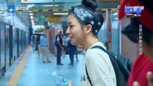 奔跑吧兄弟：李晨欧弟地铁站偶遇独身韩国美少女，美女微笑的退走