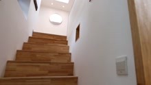 《梦想改造家第2季》楼梯下方的空间  规划为厕所的区域