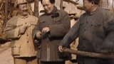 开国领袖毛泽东：毛泽东平易近人，亲自给农民推磨，贺龙让他小心