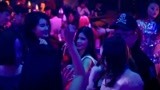 画室惊魂：胖老板在酒吧和靓女跳舞，靓女的反应没谁了！