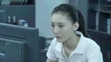 中国刑警：美女观看动作片太入神，同事喊都没听到，太搞笑了