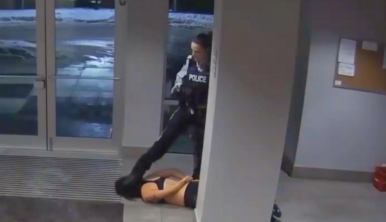 资讯最前沿】加拿大近日曝出警察暴力踩踏亚裔女性头部视频-超过18万  image
