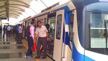 印度姑娘曾经首次搭中国地铁，一进站就愣住了：和印度不相上下！