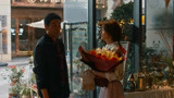 《在劫难逃》张海峰到花店与孙晓萌接触 买花的理由很恰当