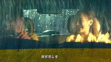 夺命旅行：情侣两人下雨天开车回家，两人的对话简直太逗了！
