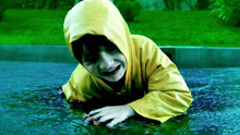 《小丑回魂》高能！天真的小男孩被小丑拖入下水道吃掉了！