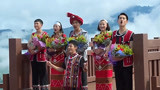 西盟佤族山寨彪悍的欢迎仪式 汉子们的原生态捶胸舞很有气势